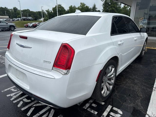 2019 Chrysler 300 Touring