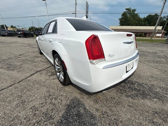 2019 Chrysler 300 Touring