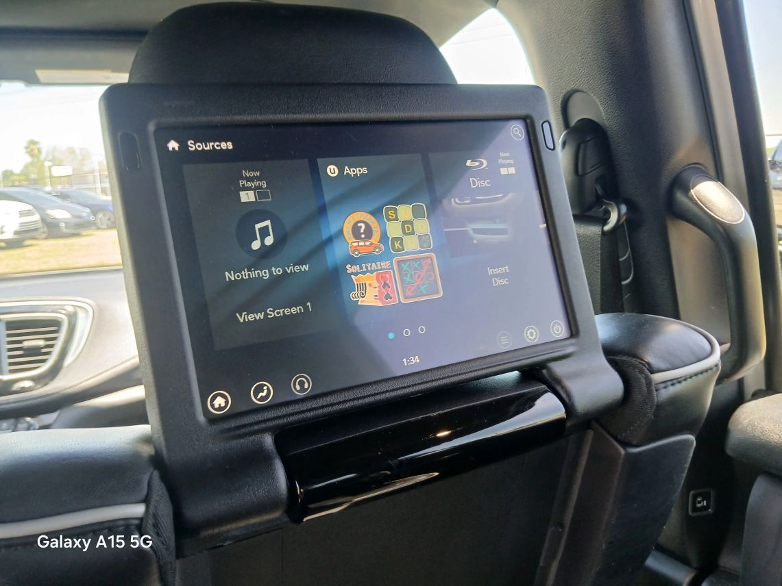 2019 Chrysler Pacifica Hybrid Limited Minivan 4D Maitland FL