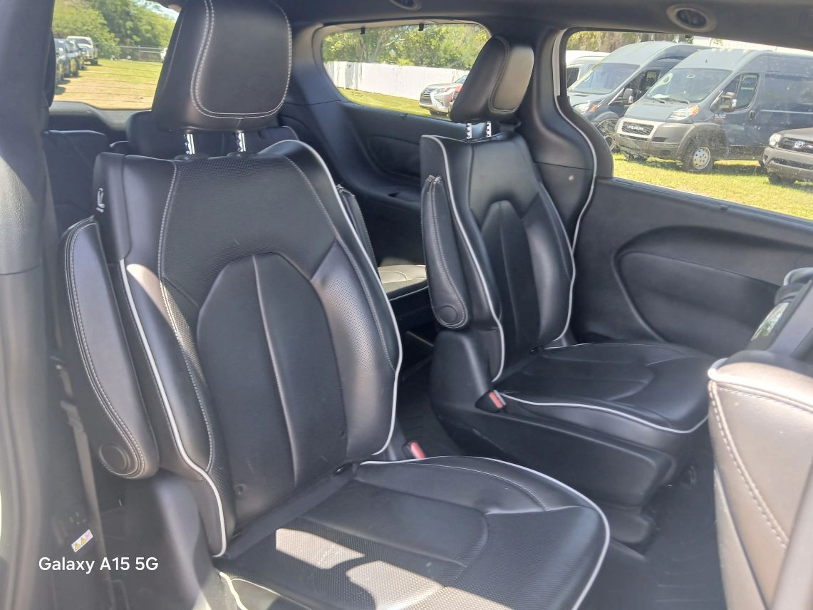 2019 Chrysler Pacifica Hybrid Limited Minivan 4D Maitland FL