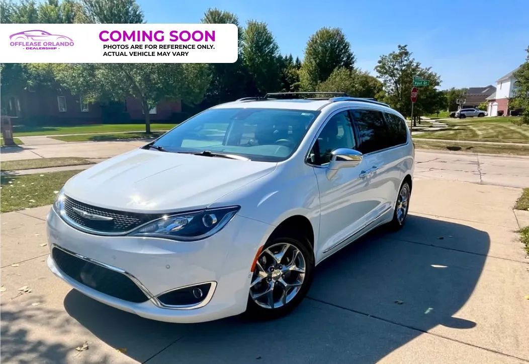 2019 Chrysler Pacifica Hybrid Limited Minivan 4D
