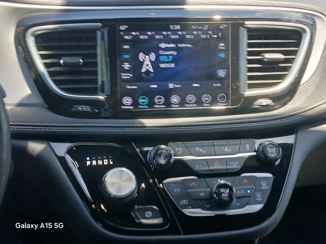 2019 Chrysler Pacifica Hybrid Limited Minivan 4D Maitland FL