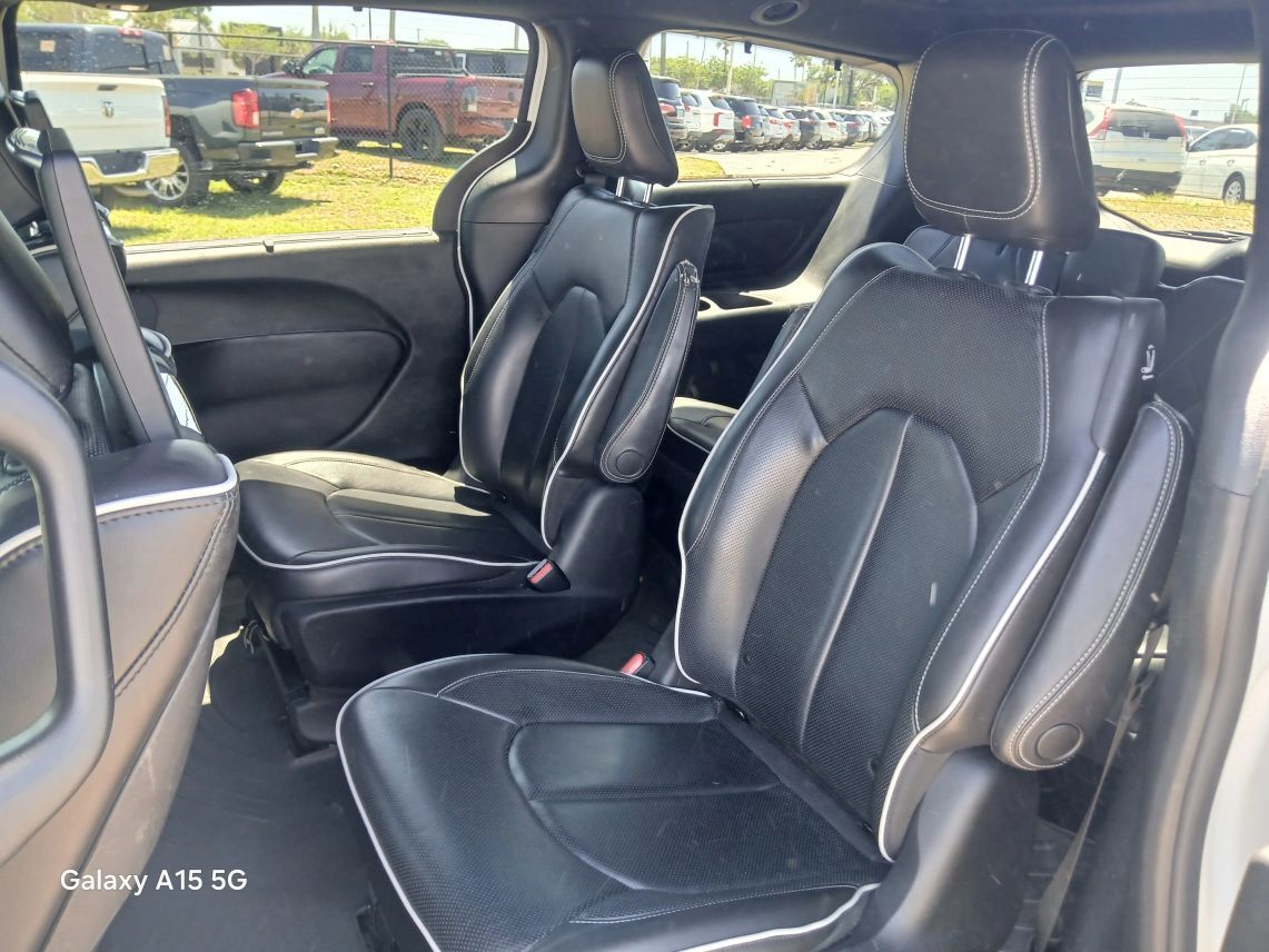 2019 Chrysler Pacifica Hybrid Limited Minivan 4D Maitland FL