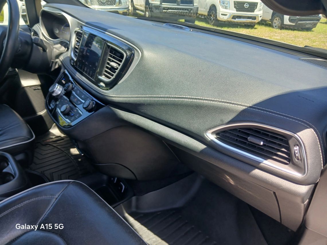 2019 Chrysler Pacifica Hybrid Limited Minivan 4D Maitland FL