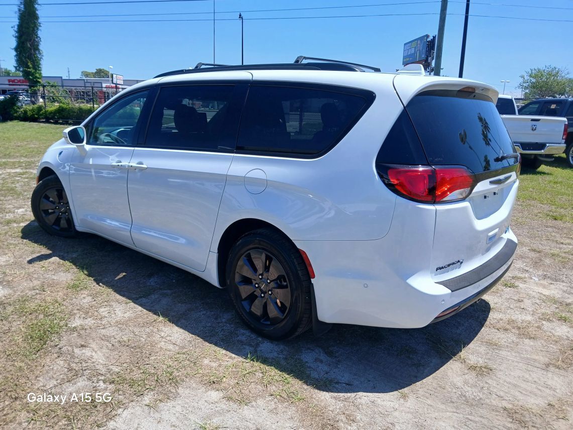 2019 Chrysler Pacifica Hybrid Limited Minivan 4D Maitland FL