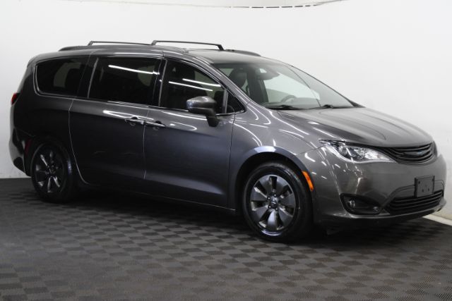 2019 Chrysler Pacifica Hybrid Touring L's photo