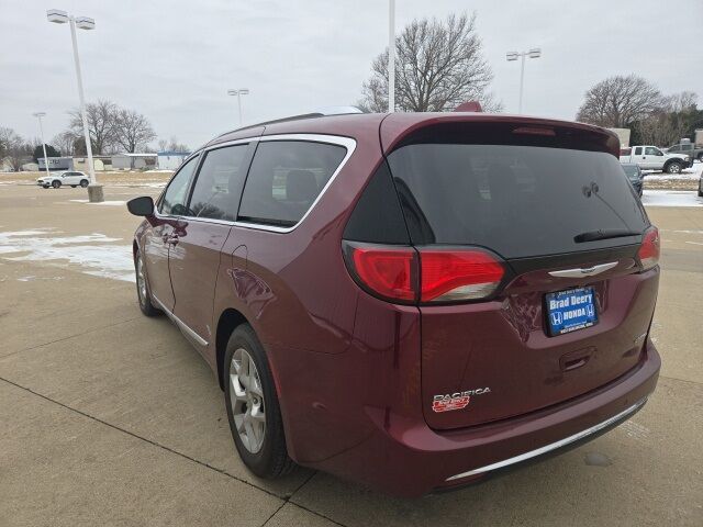 2019 Chrysler Pacifica Limited West Burlington IA