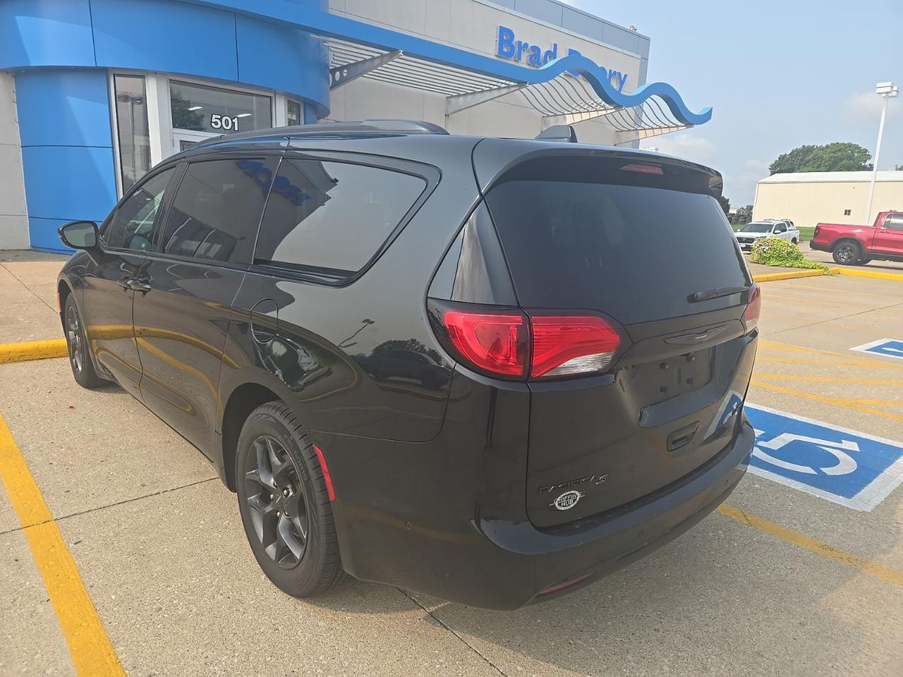 2019 Chrysler Pacifica Limited West Burlington IA