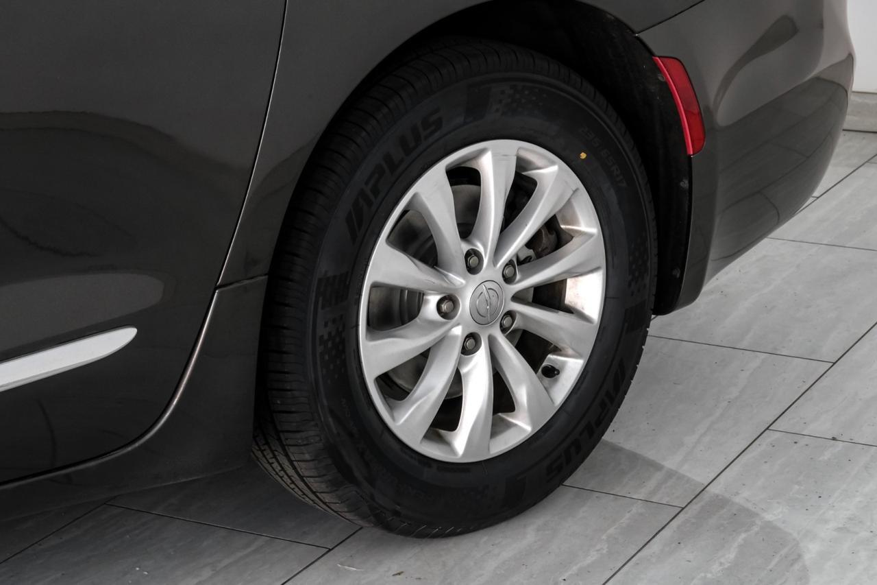2019 Chrysler Pacifica TOURING L BLIND SPOT ASSIST LEATHER HEATED SEATS REAR CAMERA KEY Carrollton TX