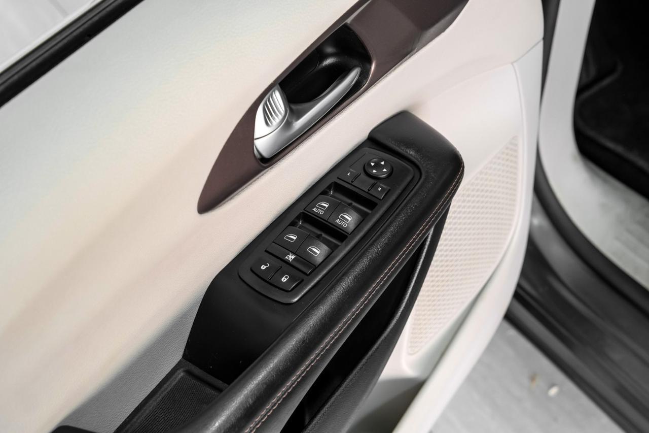 2019 Chrysler Pacifica TOURING L BLIND SPOT ASSIST LEATHER HEATED SEATS REAR CAMERA KEY Carrollton TX