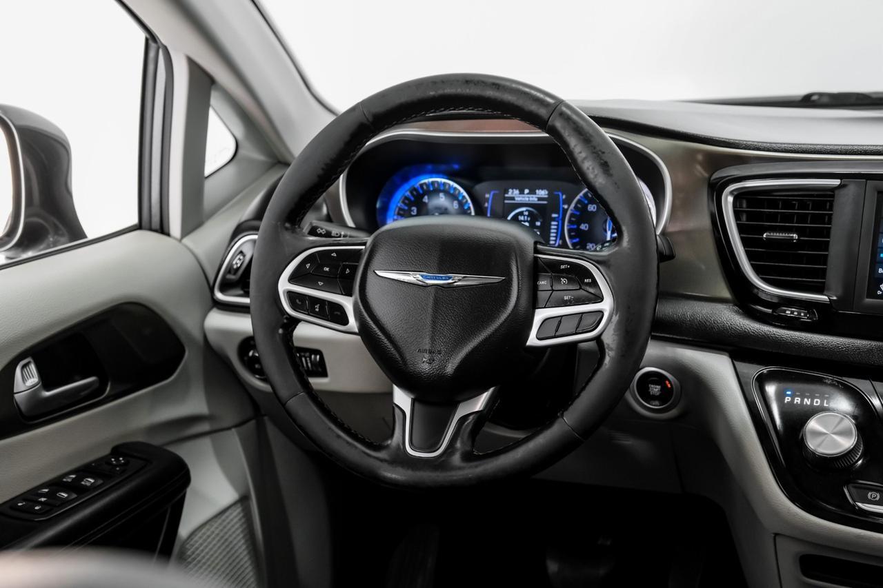 2019 Chrysler Pacifica TOURING L BLIND SPOT ASSIST LEATHER HEATED SEATS REAR CAMERA KEY Carrollton TX