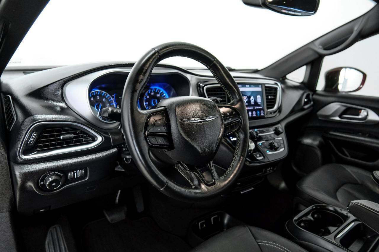 2019 Chrysler Pacifica TOURING L BLIND SPOT ASSIST NAVIGATION LEATHER HEATED SEATS REAR Carrollton TX