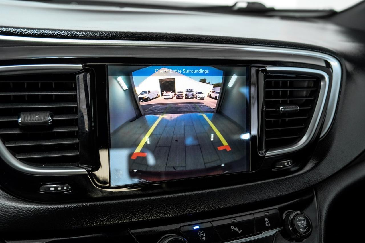 2019 Chrysler Pacifica TOURING L BLIND SPOT ASSIST NAVIGATION LEATHER HEATED SEATS REAR Carrollton TX