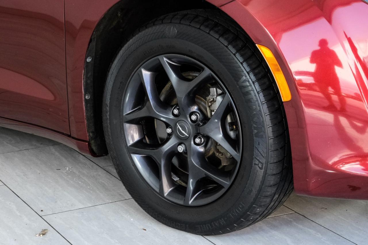 2019 Chrysler Pacifica TOURING L BLIND SPOT ASSIST NAVIGATION LEATHER HEATED SEATS REAR Carrollton TX