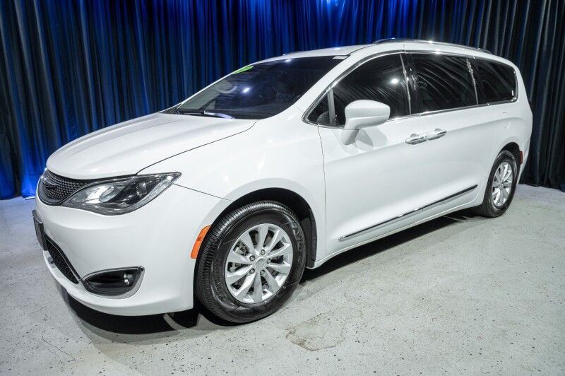 2019 Chrysler Pacifica Touring L FWD Mini-van, Passenger