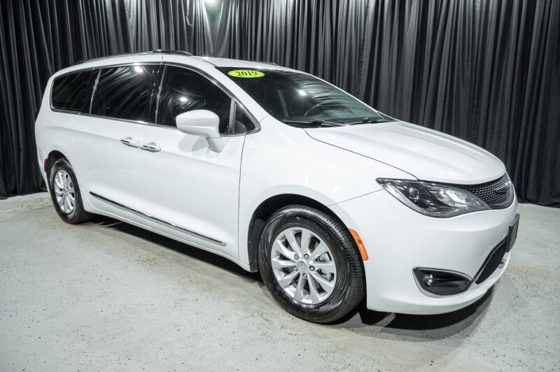 2019 Chrysler Pacifica Touring L FWD Mini-van, Passenger