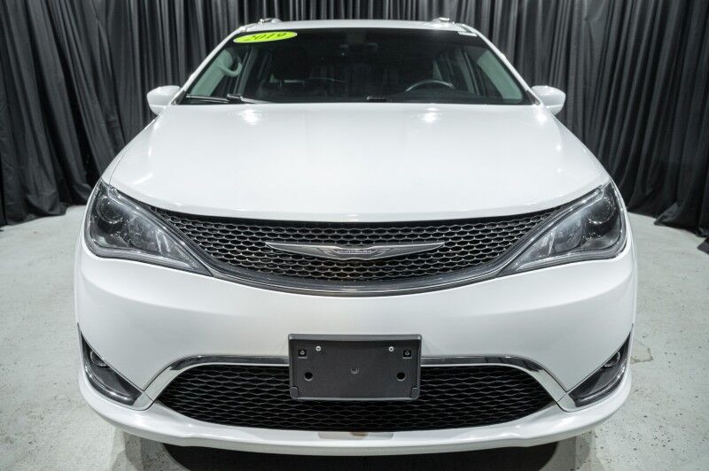 2019 Chrysler Pacifica Touring L FWD Mini-van, Passenger