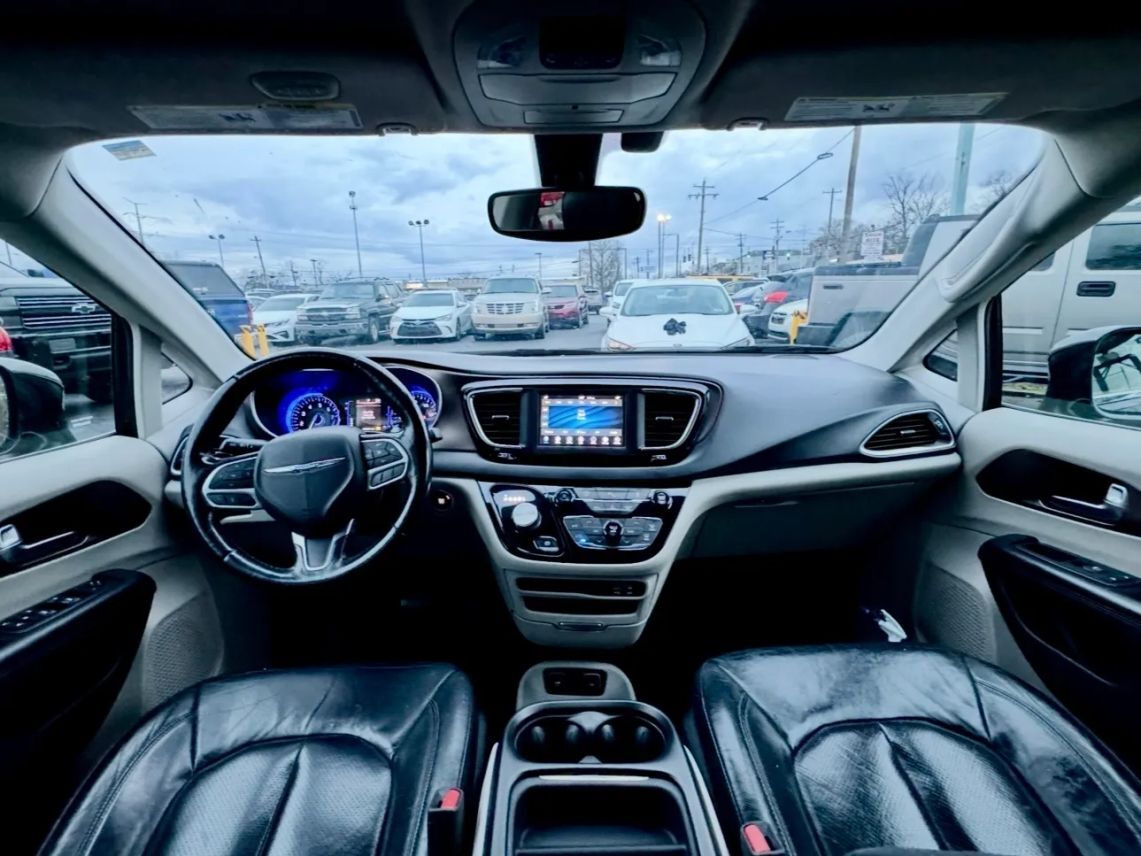 2019 Chrysler Pacifica Touring L Minivan 4D Cincinnati OH