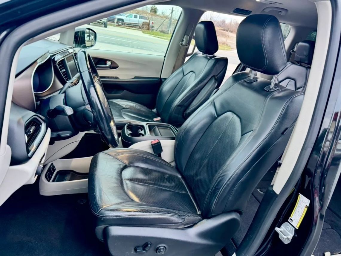 2019 Chrysler Pacifica Touring L Minivan 4D Cincinnati OH