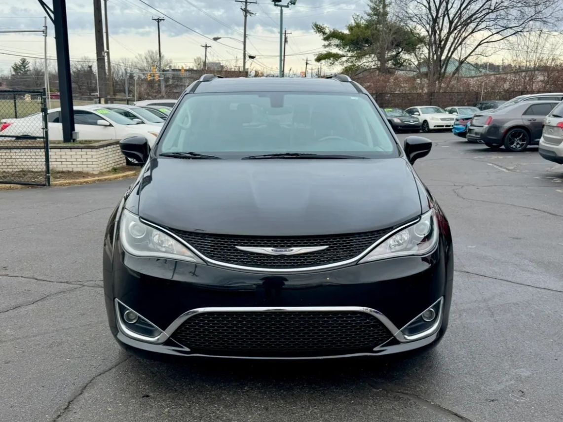 2019 Chrysler Pacifica Touring L Minivan 4D Cincinnati OH