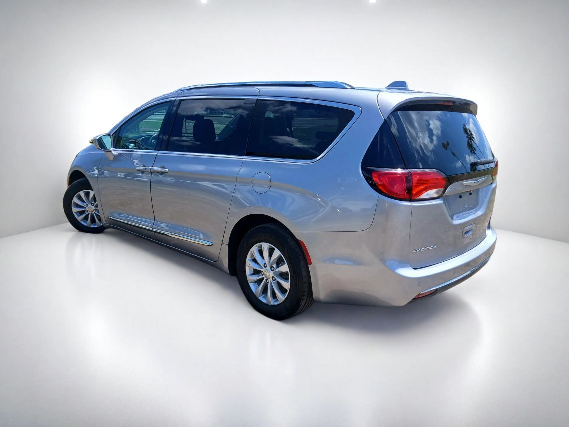 2019 Chrysler Pacifica Touring L Minivan 4D Maitland FL