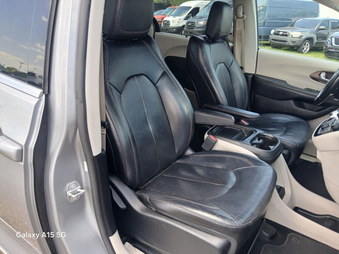 2019 Chrysler Pacifica Touring L Minivan 4D Maitland FL