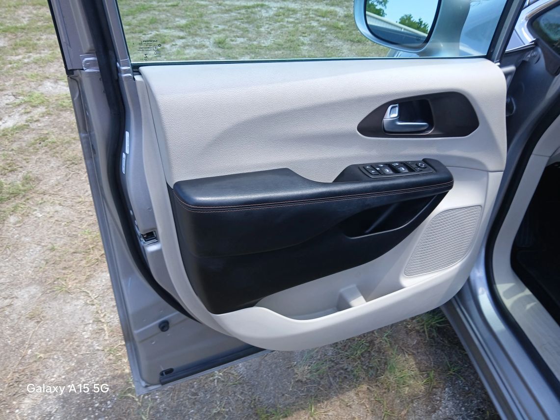 2019 Chrysler Pacifica Touring L Minivan 4D Maitland FL