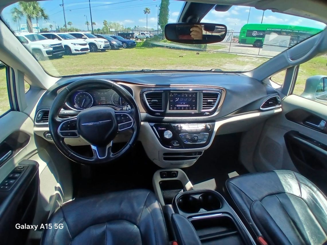 2019 Chrysler Pacifica Touring L Minivan 4D Maitland FL