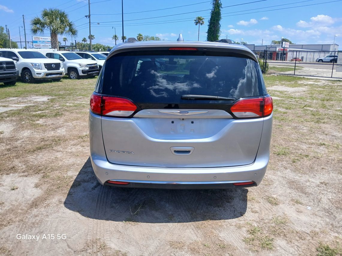 2019 Chrysler Pacifica Touring L Minivan 4D Maitland FL