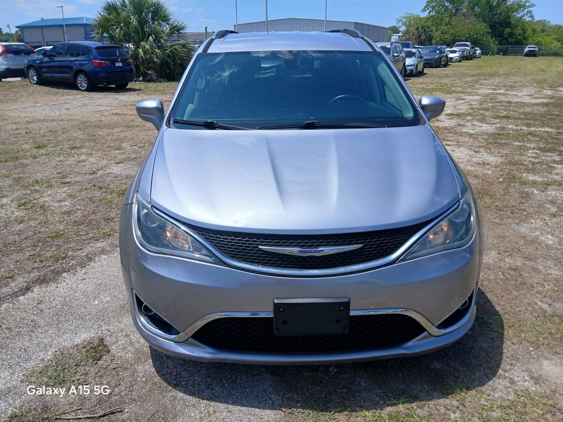 2019 Chrysler Pacifica Touring L Minivan 4D