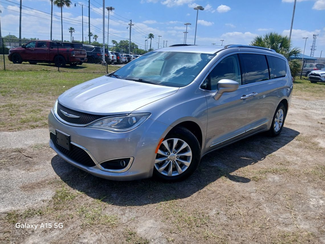 2019 Chrysler Pacifica Touring L Minivan 4D