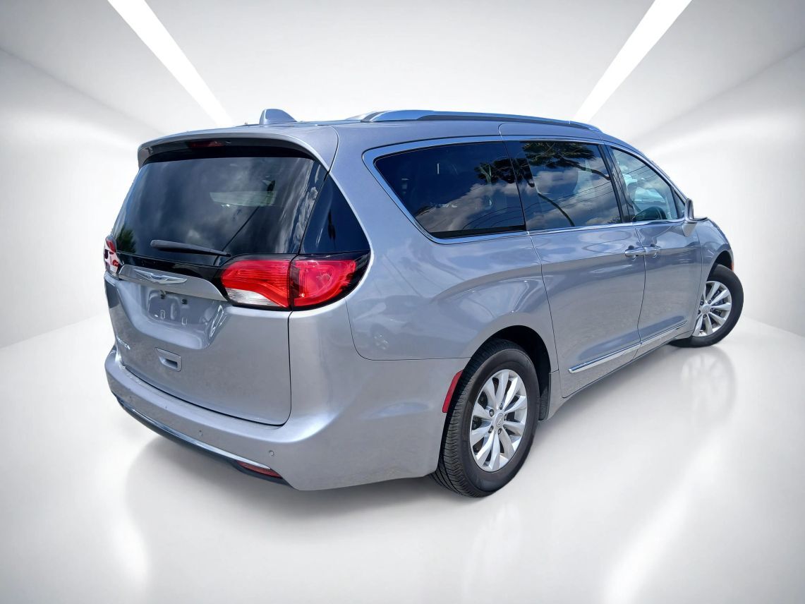 2019 Chrysler Pacifica Touring L Minivan 4D Maitland FL