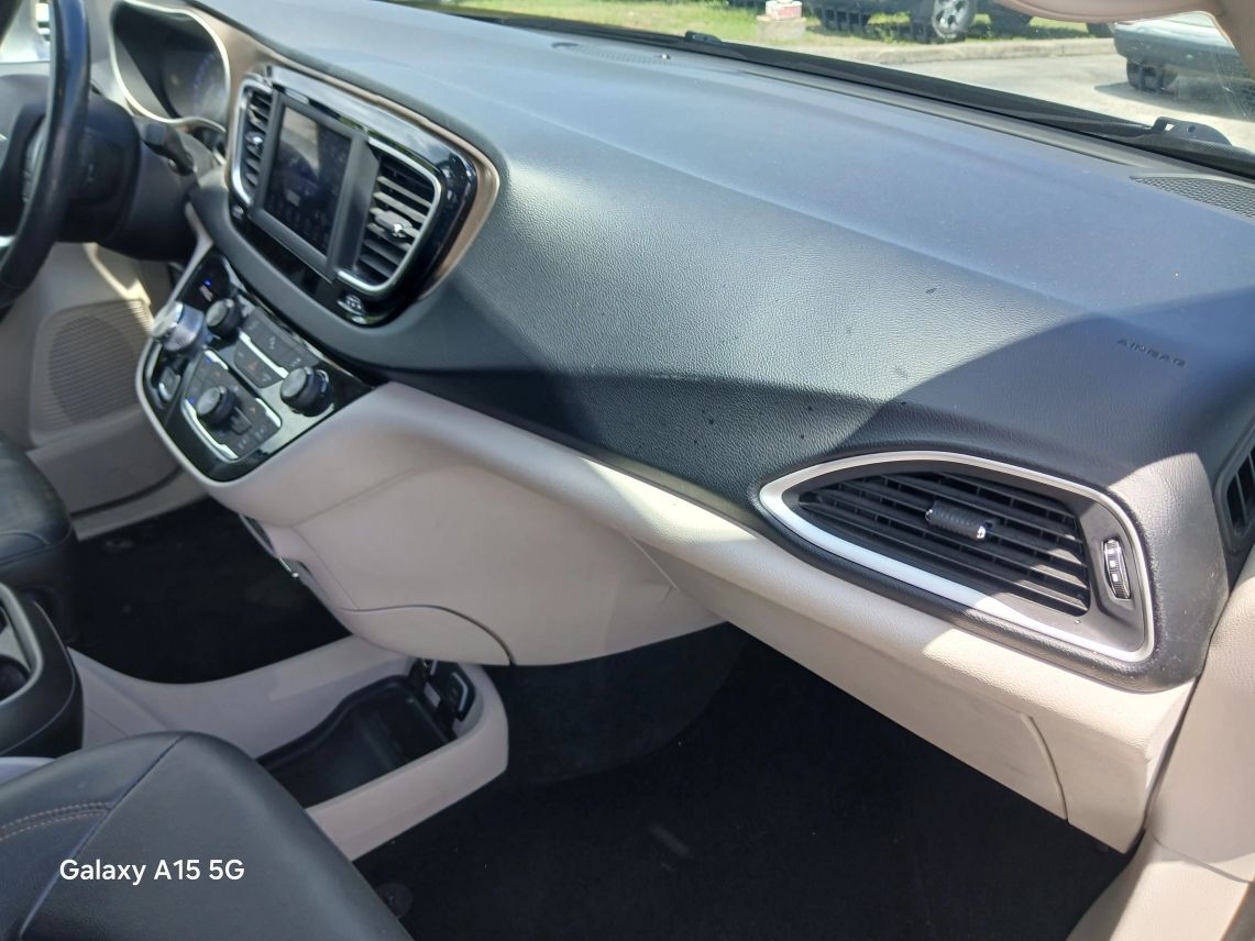 2019 Chrysler Pacifica Touring L Minivan 4D Maitland FL