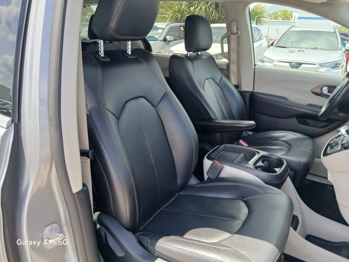 2019 Chrysler Pacifica Touring L Minivan 4D Maitland FL
