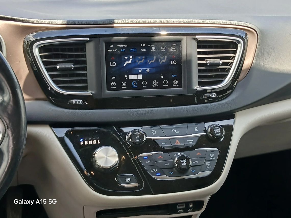 2019 Chrysler Pacifica Touring L Minivan 4D Maitland FL