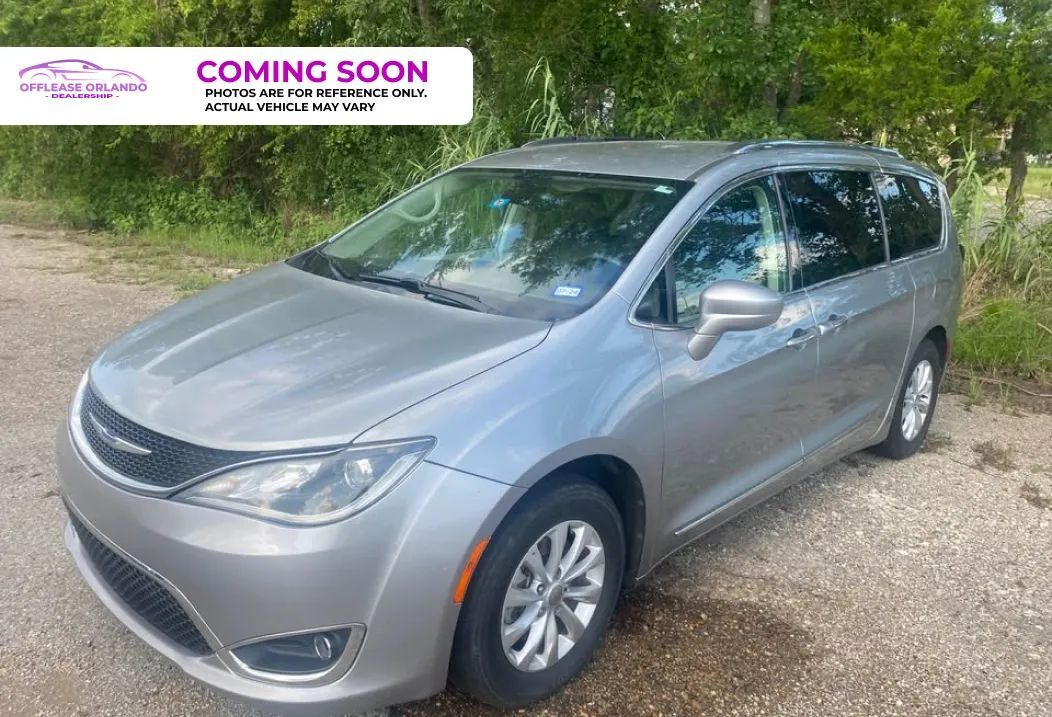 2019 Chrysler Pacifica Touring L Minivan 4D