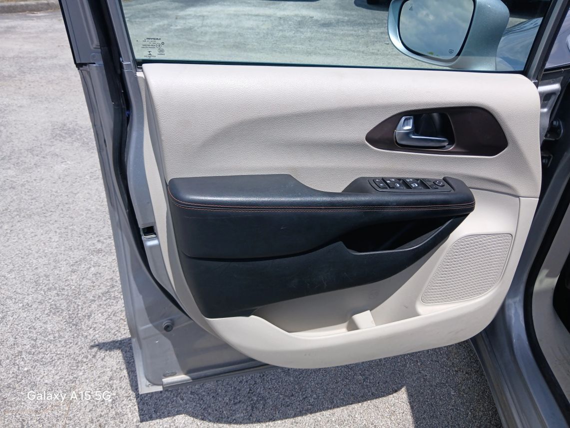 2019 Chrysler Pacifica Touring L Minivan 4D Maitland FL