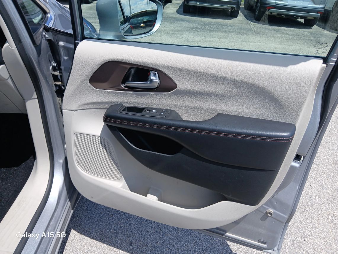 2019 Chrysler Pacifica Touring L Minivan 4D Maitland FL