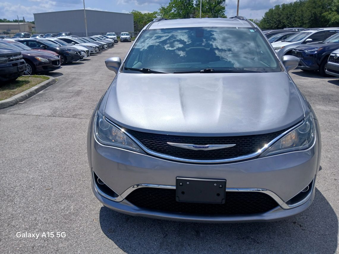 2019 Chrysler Pacifica Touring L Minivan 4D