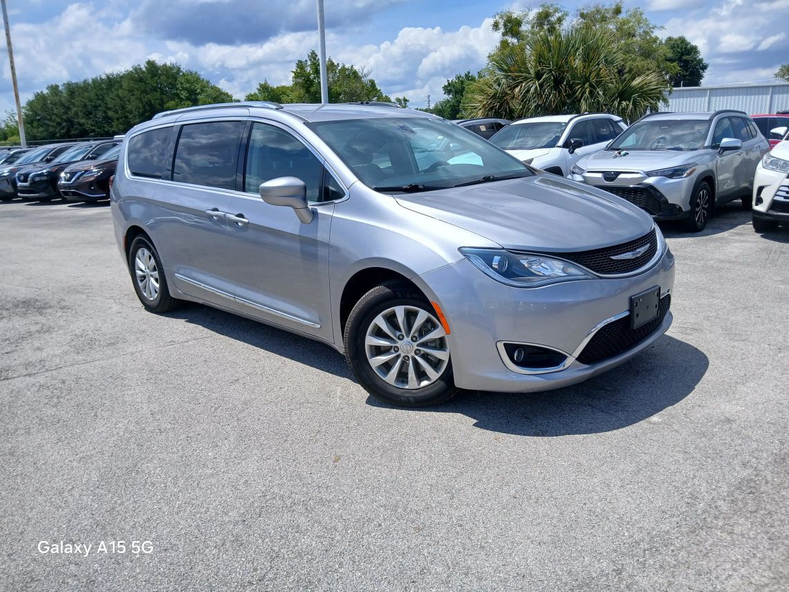 2019 Chrysler Pacifica Touring L Minivan 4D