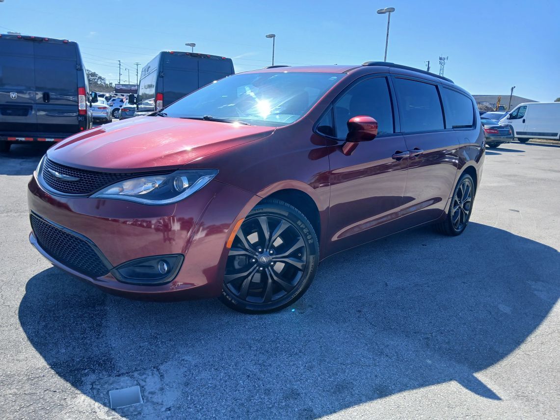 2019 Chrysler Pacifica Touring L Plus Minivan 4D