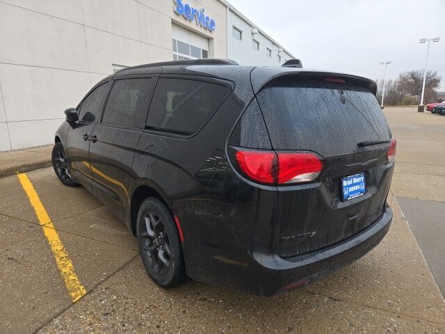 2019 Chrysler Pacifica Touring L Plus West Burlington IA