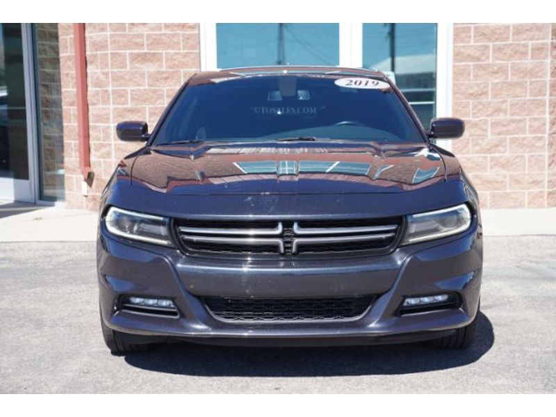 2019 Dodge Charger SXT photo 2