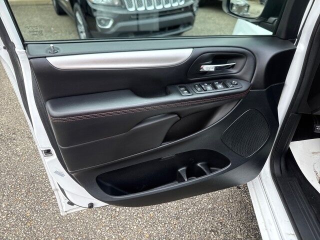 2019 Dodge Grand Caravan GT photo 9