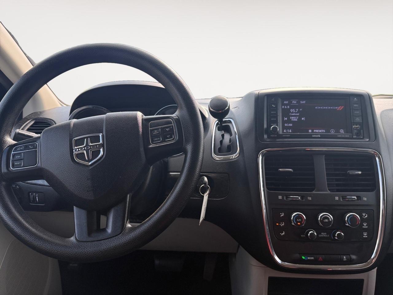 2019 Dodge Grand Caravan SE, 3RD ROW, CAPTAINS CHAIRS, BLUETOOTH, KEYLESS ENTRY, BACKUP CAMERA, CRUISE CONTROL, STEERING WHEEL CONTROLS, THIS VAN IS READY FOR IT'S NEXT FAMILY! Norfolk VA