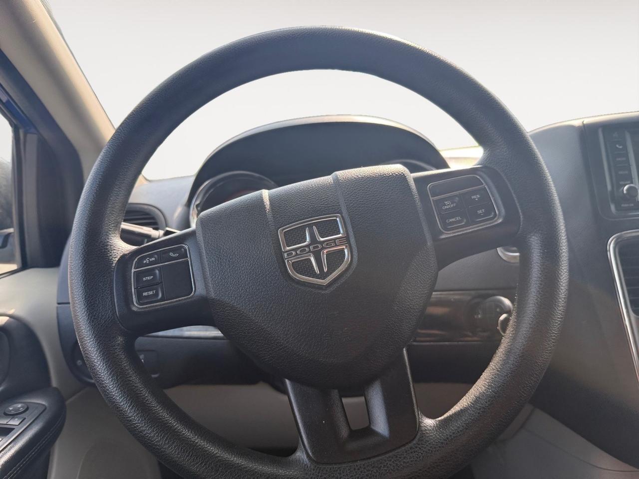 2019 Dodge Grand Caravan SE, 3RD ROW, CAPTAINS CHAIRS, BLUETOOTH, KEYLESS ENTRY, BACKUP CAMERA, CRUISE CONTROL, STEERING WHEEL CONTROLS, THIS VAN IS READY FOR IT'S NEXT FAMILY! Norfolk VA