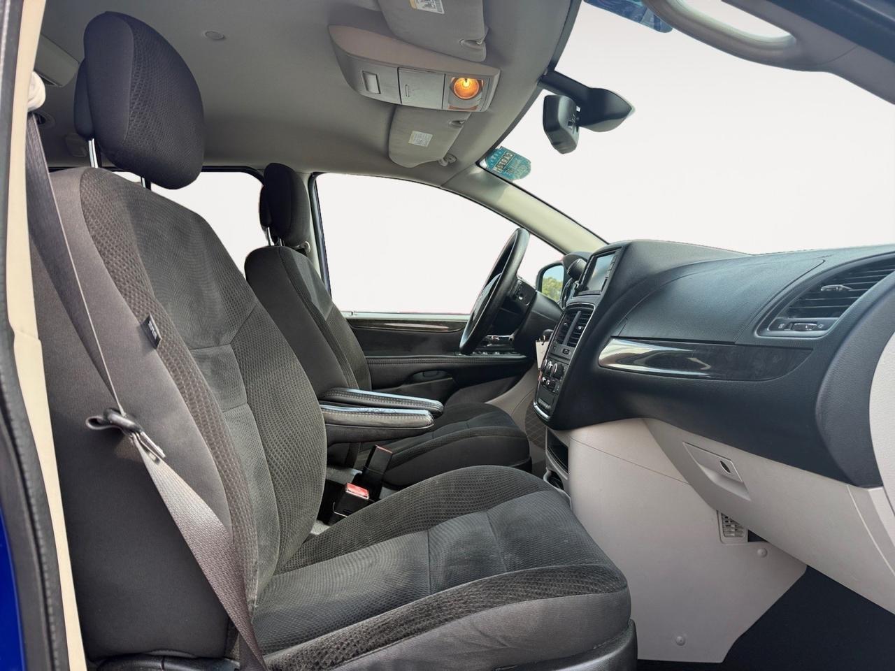 2019 Dodge Grand Caravan SE, 3RD ROW, CAPTAINS CHAIRS, BLUETOOTH, KEYLESS ENTRY, BACKUP CAMERA, CRUISE CONTROL, STEERING WHEEL CONTROLS, THIS VAN IS READY FOR IT'S NEXT FAMILY! Norfolk VA