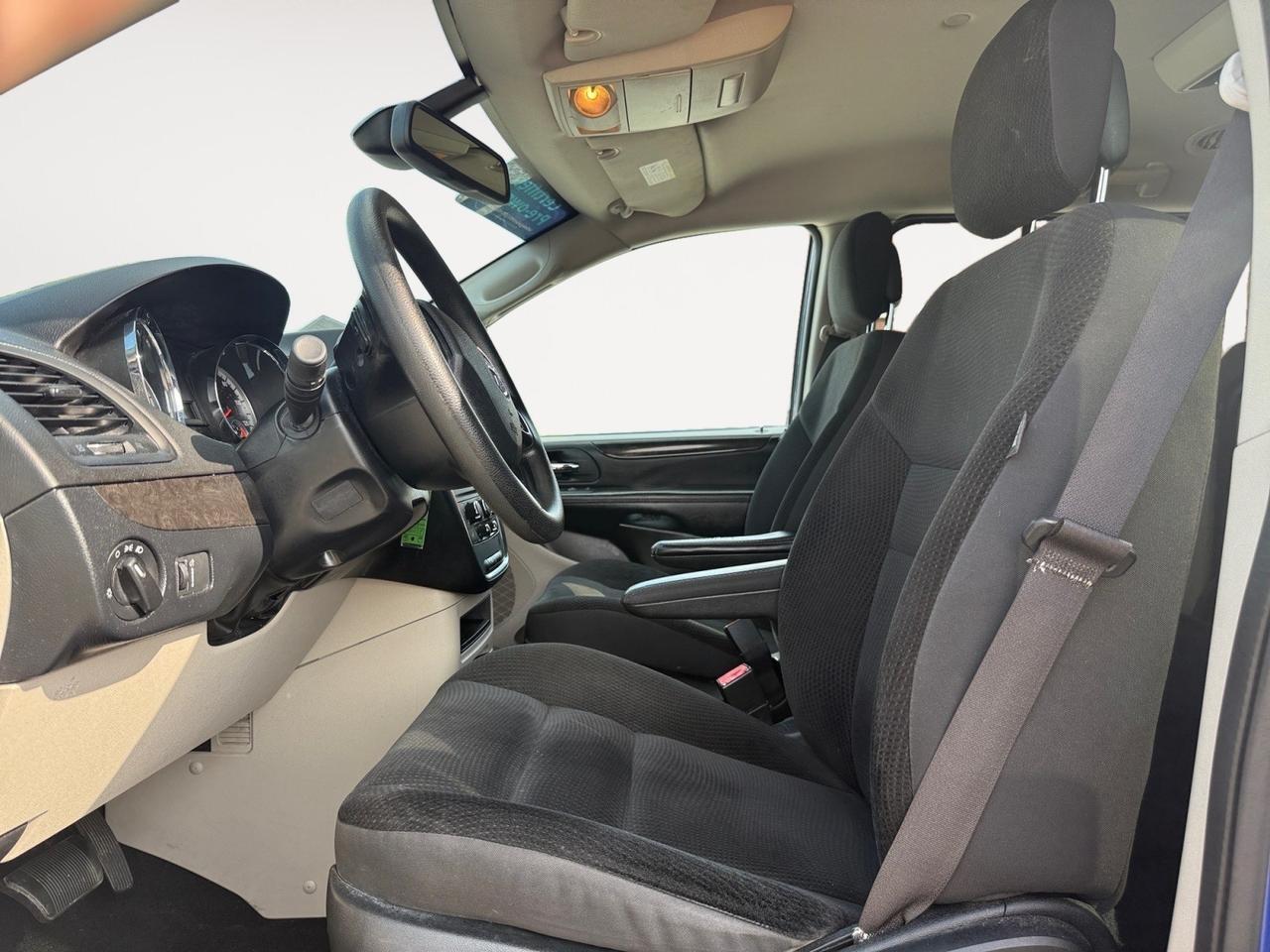 2019 Dodge Grand Caravan SE, 3RD ROW, CAPTAINS CHAIRS, BLUETOOTH, KEYLESS ENTRY, BACKUP CAMERA, CRUISE CONTROL, STEERING WHEEL CONTROLS, THIS VAN IS READY FOR IT'S NEXT FAMILY!