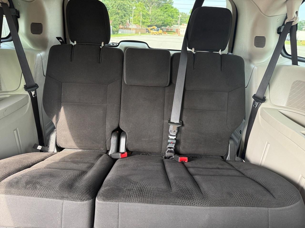 2019 Dodge Grand Caravan SE, 3RD ROW, CAPTAINS CHAIRS, BLUETOOTH, KEYLESS ENTRY, BACKUP CAMERA, CRUISE CONTROL, STEERING WHEEL CONTROLS, THIS VAN IS READY FOR IT'S NEXT FAMILY! Norfolk VA
