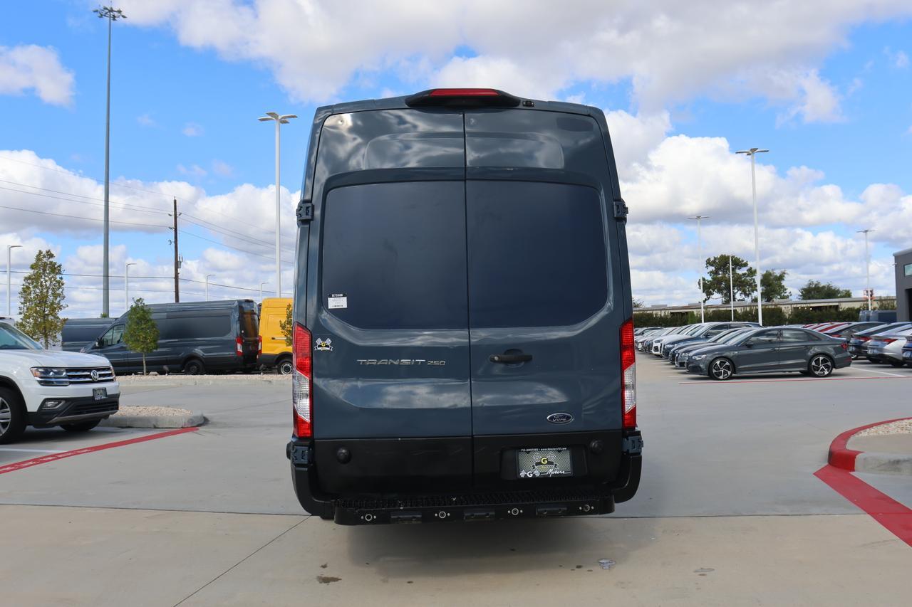 2019 Ford Transit photo 3